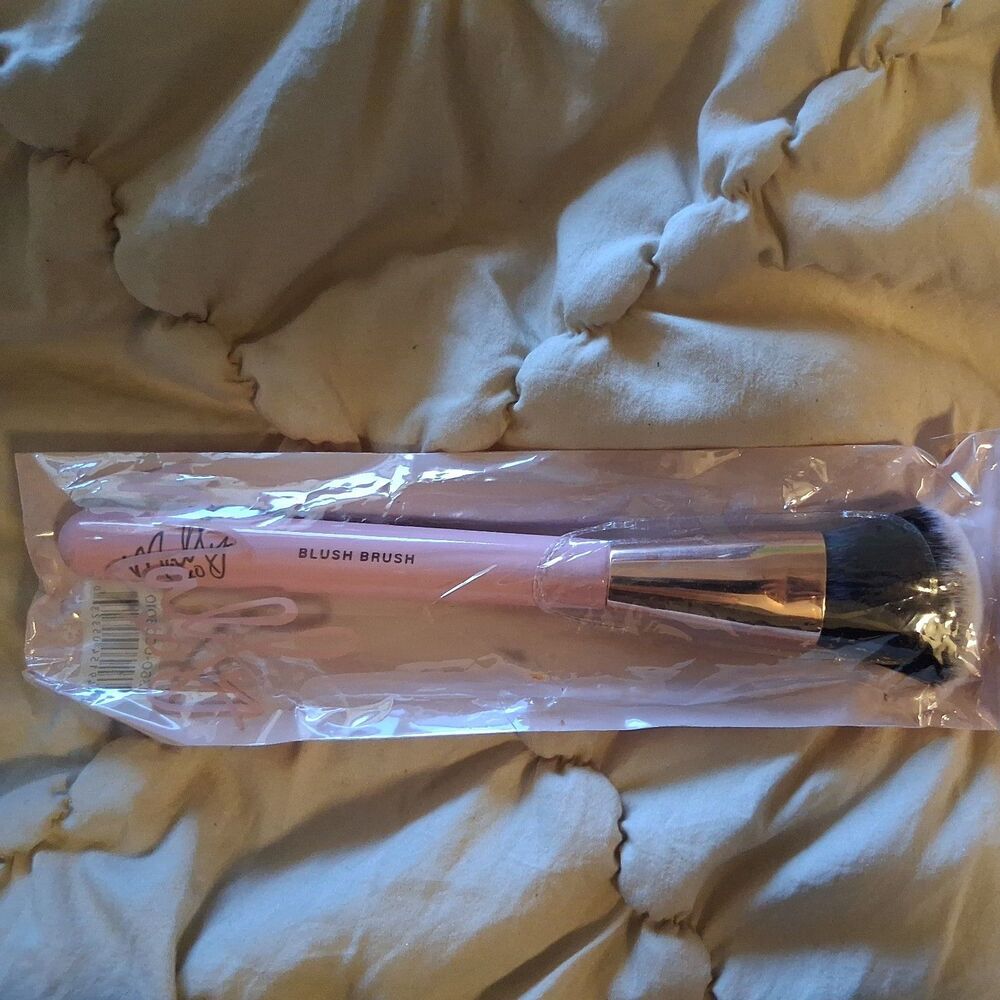 Mally XO Pink Blush Brush - NEW